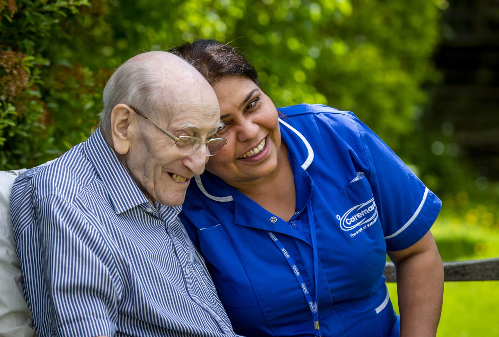 Franchise Opportunities, image of Caremark care assistant with customer.