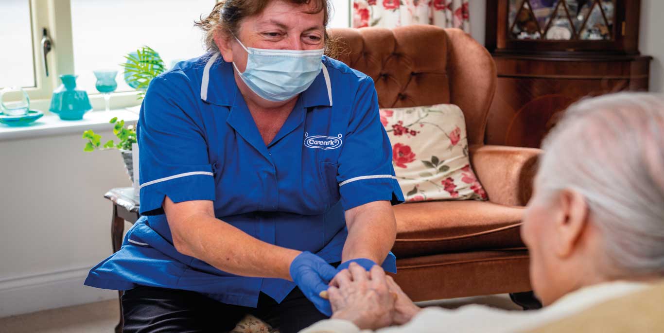 Care assistant and woman3