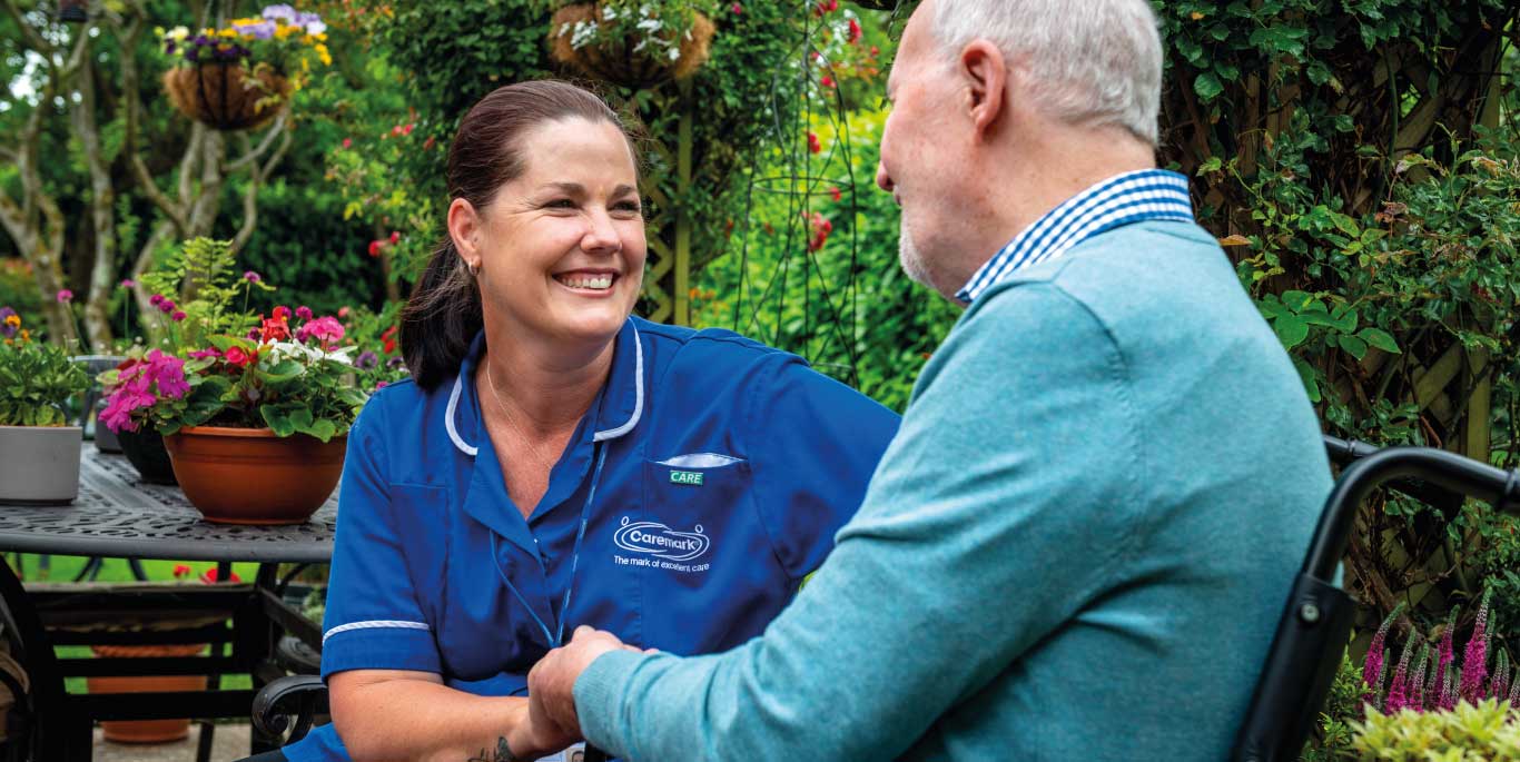 home care in cambridge: care assistant smiling to customer