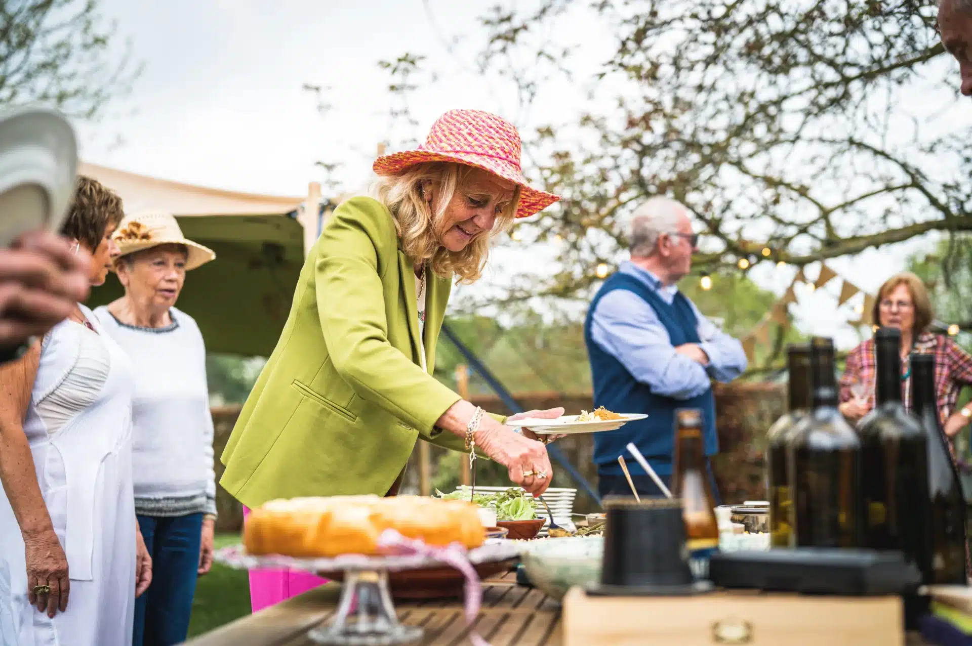 benefits of outdoor activities to combat loneliness