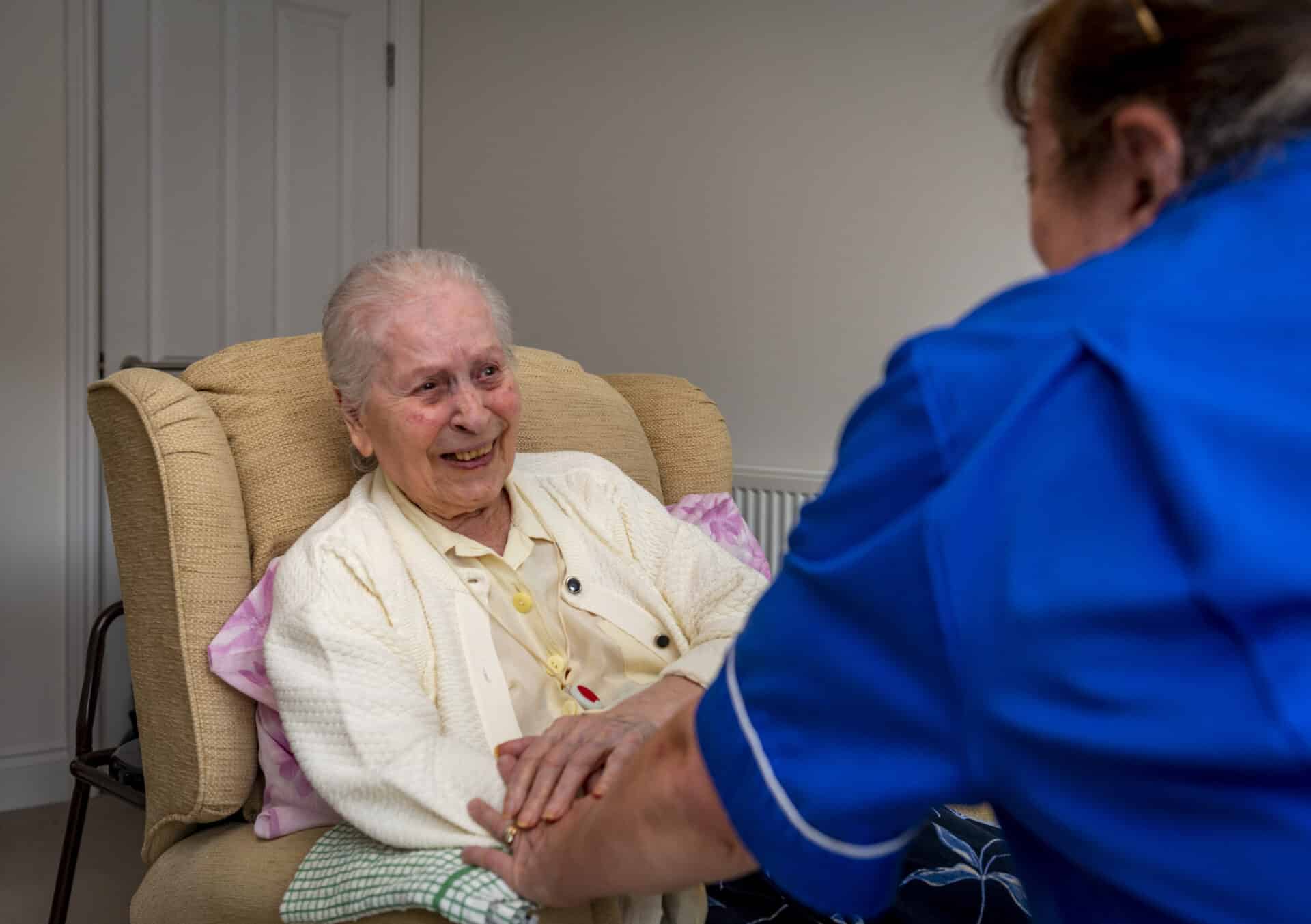 keeping the elderly warm in winter