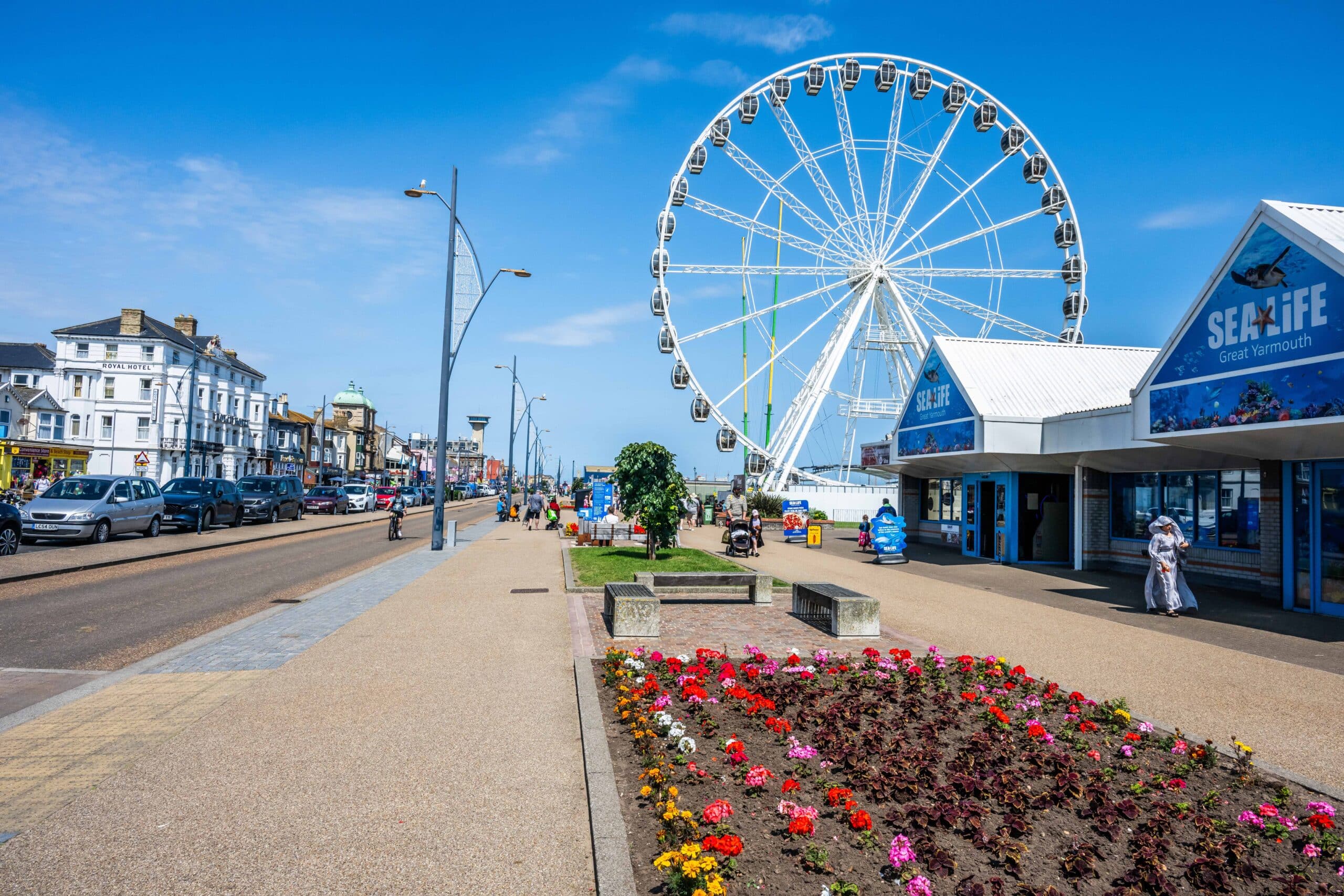 Yarmouth Pleasure beach and main town