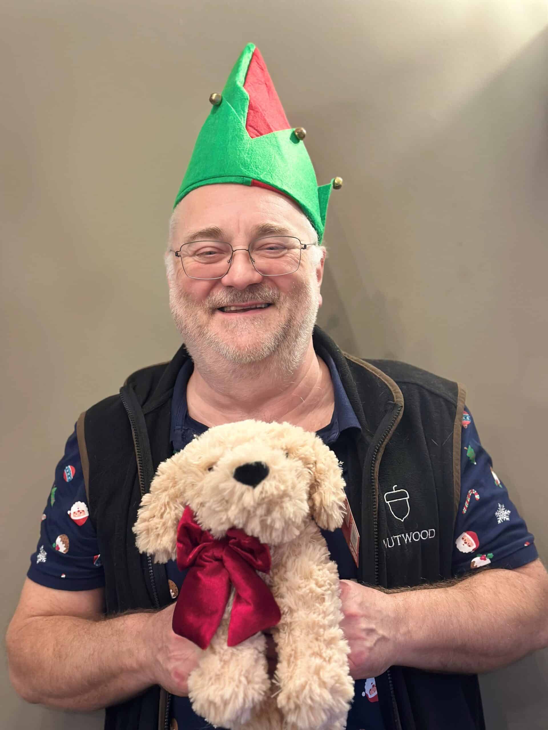 Martin Prescott, owner of Nutwood Pubs Ltd at the Christmas Community Lunch 2025. Caremark North Herts and Stevenage is pleased to be supporting the event to tackle social isolation and build community. 