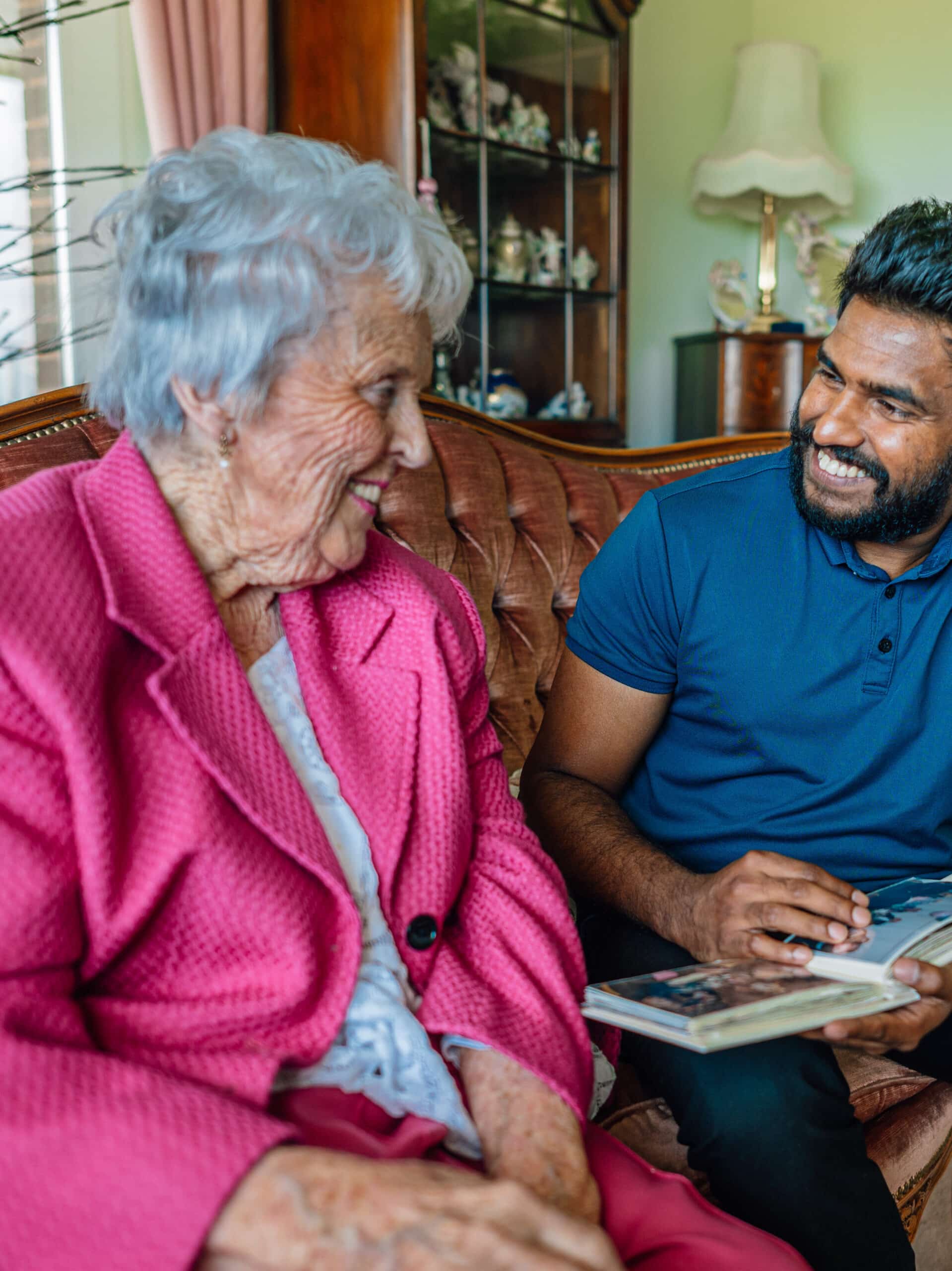 can showing parents pictures of past help with dementia? 